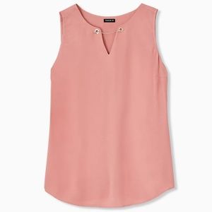 NWOT Torrid Dusty Coral Crepe Chain Front Tank 0X